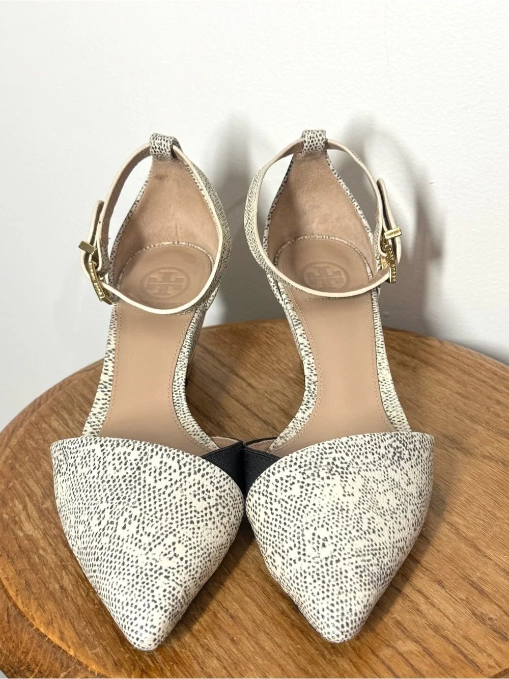 Tory Burch Mara Wedge Cream Black Ankle Strap Gold Heel Women’s Size 5.5